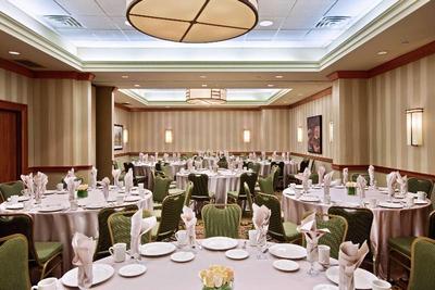 Hilton Suites Chicago/Oak Brook
