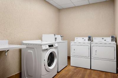 Hampton Inn & Suites New Haven South-West
