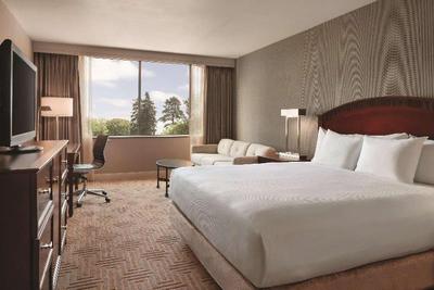 Hilton East Brunswick Hotel & Executive Meeting