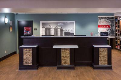 Hampton Inn & Suites Jamestown