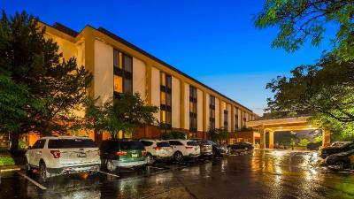 SureStay Plus Hotel by Best Western Chicago Lombar