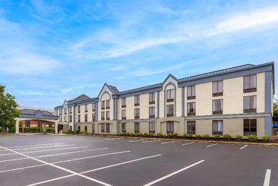 Wingate by Wyndham Greensboro/Coliseum