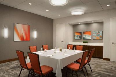 DoubleTree by Hilton Hotel Hartford - Bradley
