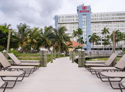 Hilton Palm Beach Airport