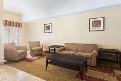 Days Inn by Wyndham North Mobile
