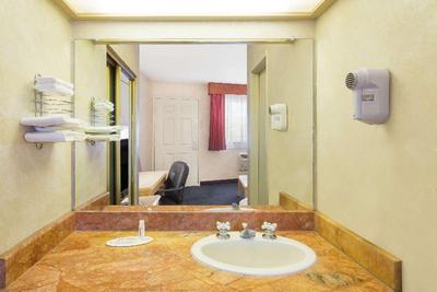 Days Inn by Wyndham Bullhead City