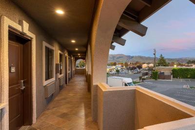 Best Western Plus Brookside Inn