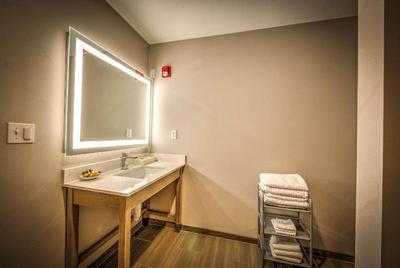Best Western Plus Media Center Inn & Suites
