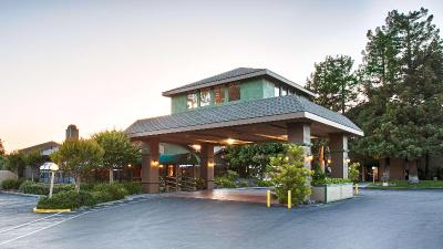 Best Western Plus Forest Park Inn