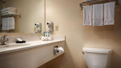 Best Western Plus Twin View Inn & Suites