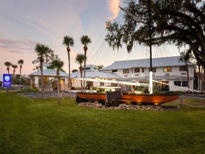 PaddleTail Waterfront Lodge Trademark Collection