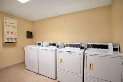 Days Inn by Wyndham Jacksonville Airport