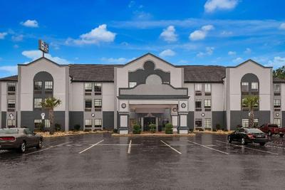 Best Western Bradbury Inn & Suites