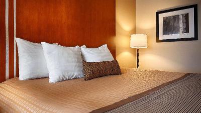 Best Western Plus Rose City Conference Center Inn