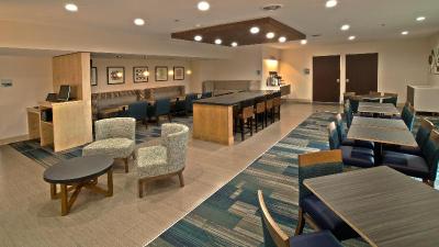 Holiday Inn Express and Suites Evansville North