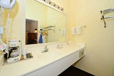 Manchester Heritage Inn & Suites