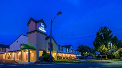 Surestay Hotel By Best Western East Brunswick