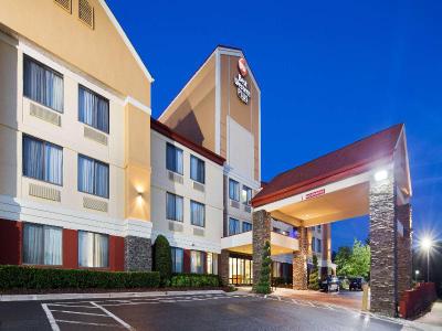 B/W Plus Huntersville Inn & Suites Near Lake Norma