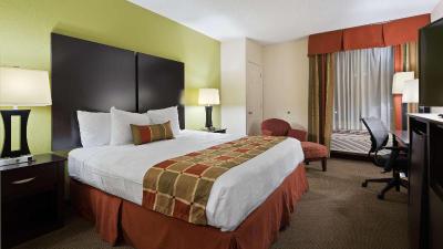 B/W Plus Huntersville Inn & Suites Near Lake Norma