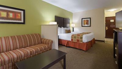 B/W Plus Huntersville Inn & Suites Near Lake Norma