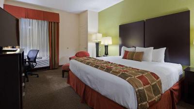 B/W Plus Huntersville Inn & Suites Near Lake Norma