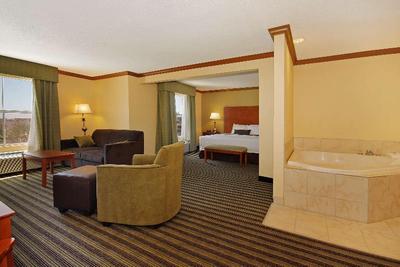 Best Western Plus Seawall Inn & Suites by the Beac