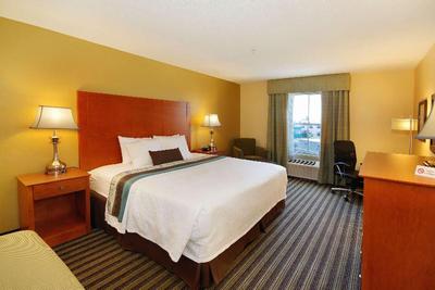 Best Western Plus Seawall Inn & Suites by the Beac
