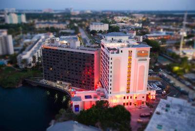 Ramada Plaza by Wyndham Orlando Resort & Suites In