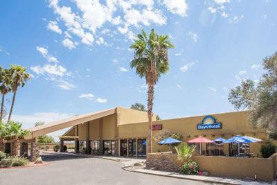 Days Hotel by Wyndham Peoria Glendale Area