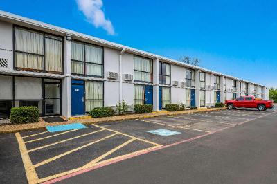 Motel 6 Henderson Tx