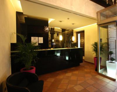 Evenia Alcala Boutique