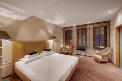 Yours Truly Hotel