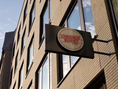 Schwabinger Wahrheit by Geisel