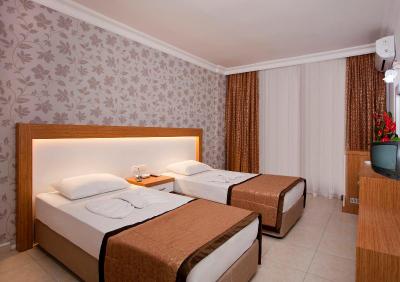 Kleopatra Aytur Apart