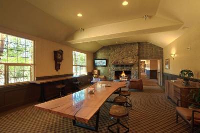 Coast Inn at Lake Hood