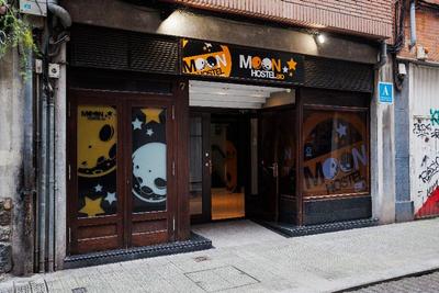 Moon Hostel Bio