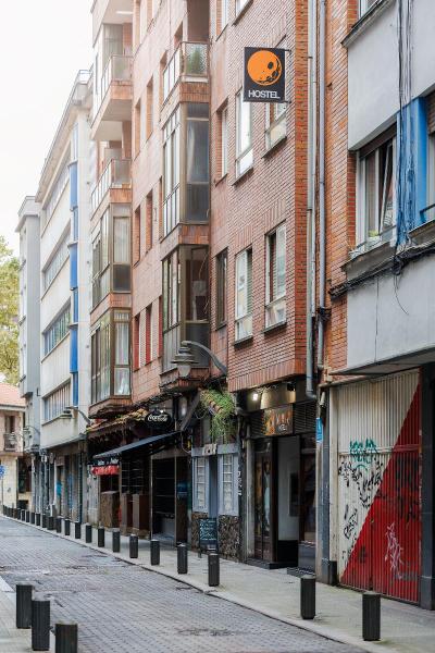 Moon Hostel Bio