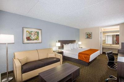 Days Inn & Suites by Wyndham Orlando Airport