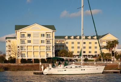 Courtyard Charleston Waterfront