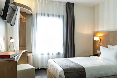 Le Pere Leon Hotel