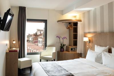 Le Pere Leon Hotel