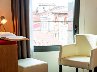 Le Pere Leon Hotel