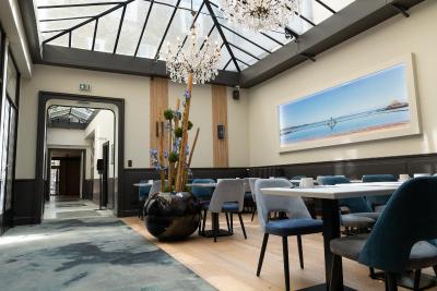 De L'univers Hotel