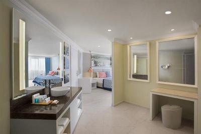 Paloma Marina Suites