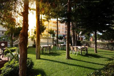Lara Dinc Hotel