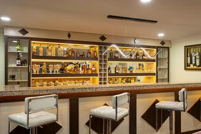 Lara Dinc Hotel