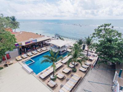 Ark Bar Beach Resort