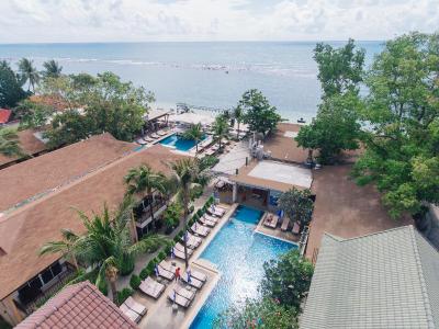 Ark Bar Beach Resort