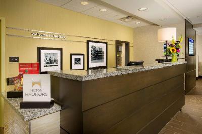 Hampton Inn and Suites Buffalo-Airport