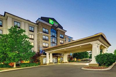 Holiday Inn Express & Suites Nashville-Opryland
